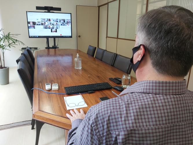 Sesa debate situação Covid-19 com especialistas das redes pública e privada