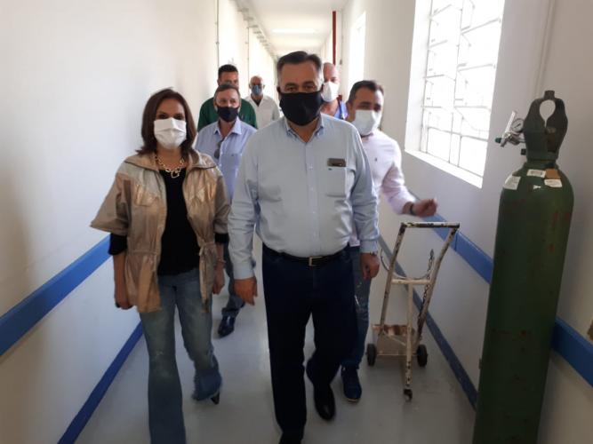 Secretário vistoria hospital em Tibagi