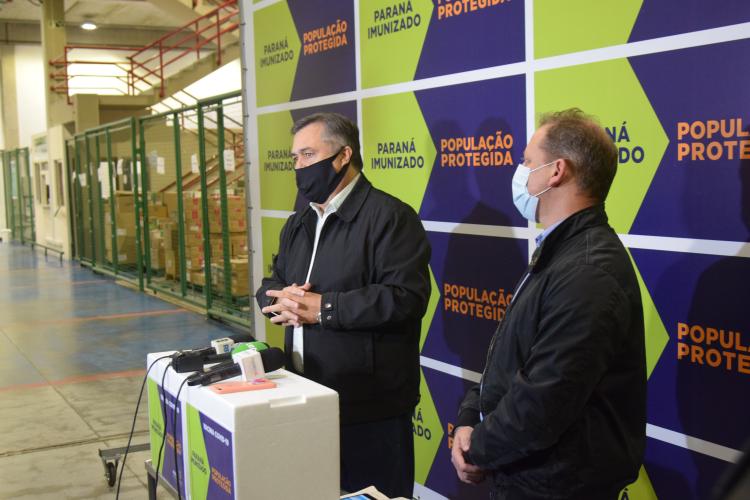 Novo lote de vacinas da Pfizer será distribuído para Capital e Interior do Paraná