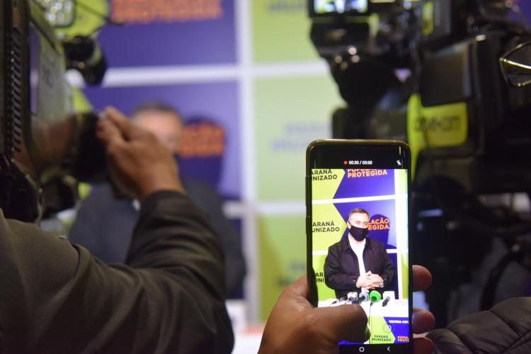 Novo lote de vacinas da Pfizer será distribuído para Capital e Interior do Paraná