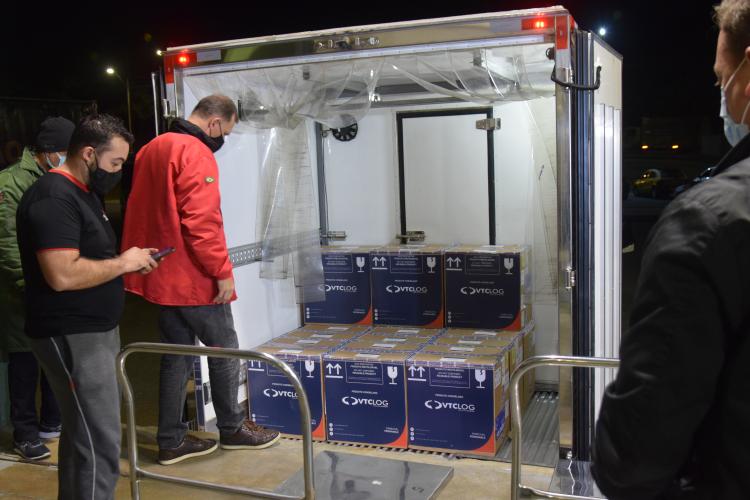 Novo lote de vacinas da Pfizer será distribuído para Capital e Interior do Paraná