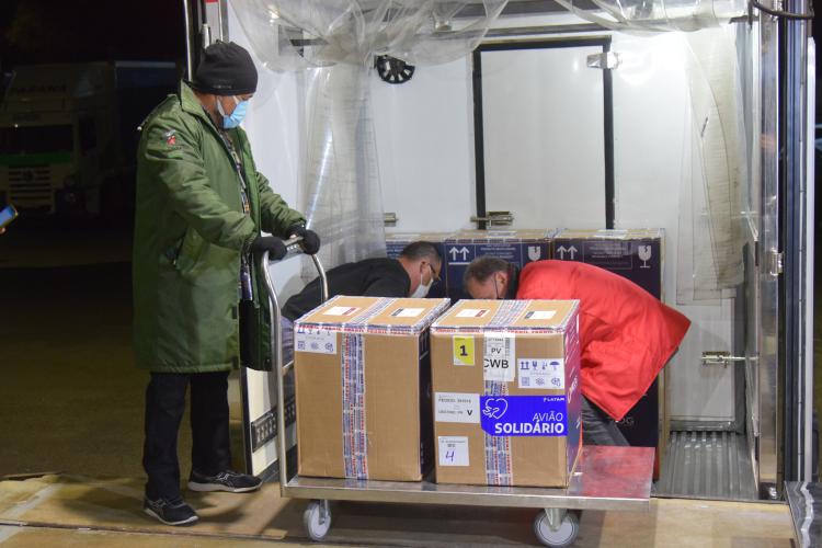 Novo lote de vacinas da Pfizer será distribuído para Capital e Interior do Paraná