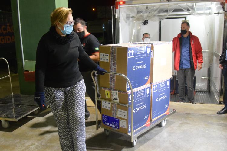 Novo lote de vacinas da Pfizer será distribuído para Capital e Interior do Paraná