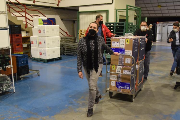 Novo lote de vacinas da Pfizer será distribuído para Capital e Interior do Paraná