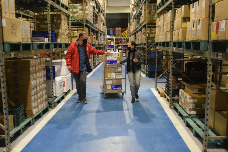 Novo lote de vacinas da Pfizer será distribuído para Capital e Interior do Paraná