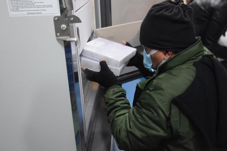 Novo lote de vacinas da Pfizer será distribuído para Capital e Interior do Paraná