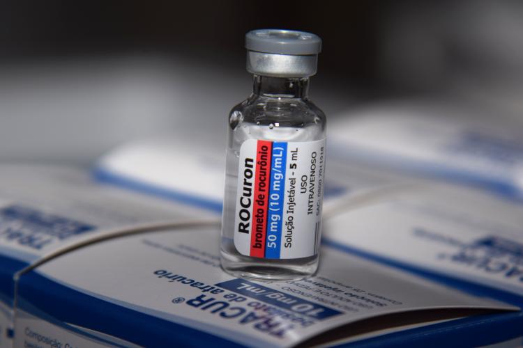 O Centro de Medicamentos do Paraná (Cemepar) enviou nesta sexta-feira (21) o maior quantitativo de insumos em um só dia desde o início do combate a Covid-19 no Estado. Ao todo, 1.114.257 unidades estão sendo enviadas para as 22 Regionais de Saúde.