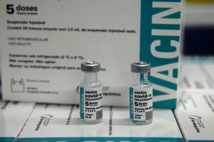 O Centro de Medicamentos do Paraná (Cemepar) enviou nesta sexta-feira (21) o maior quantitativo de insumos em um só dia desde o início do combate a Covid-19 no Estado. Ao todo, 1.114.257 unidades estão sendo enviadas para as 22 Regionais de Saúde.