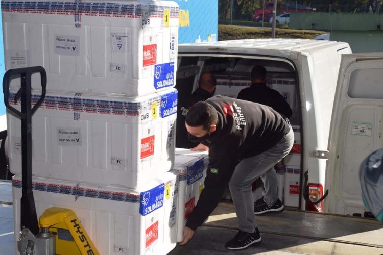 Paraná receberá mais 182,1 mil vacinas contra a Covid-19 nesta segunda-feira