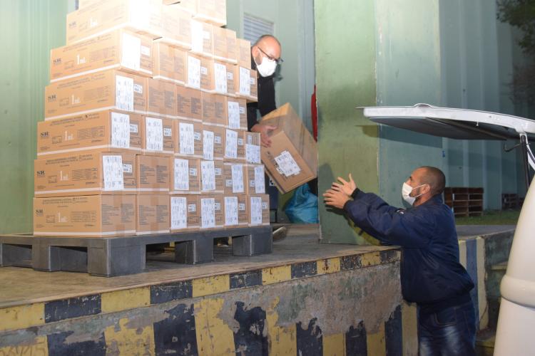 Sesa distribui novas seringas para Curitiba e remessa de insumos para vacinação no Estado chega a 1,9 milhão em dois dias