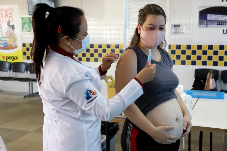 Paraná é o segundo estado em números absolutos de vacinação de gestantes e puérperas