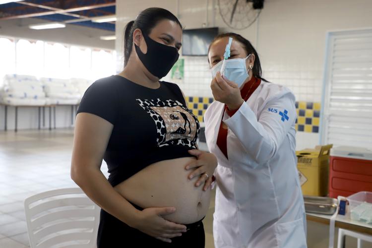 Paraná é o segundo estado em números absolutos de vacinação de gestantes e puérperas