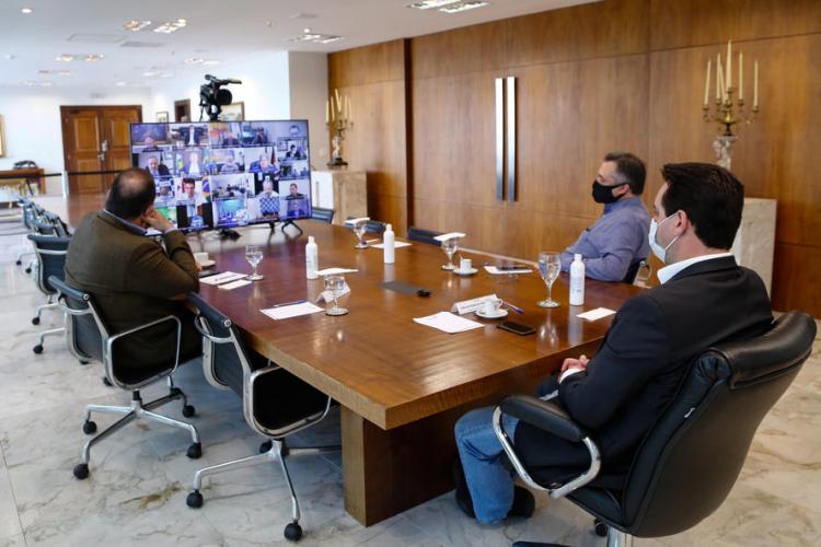 Com aval do Ministério da Saúde, Paraná receberá lote extra com 90 mil vacinas para fronteira