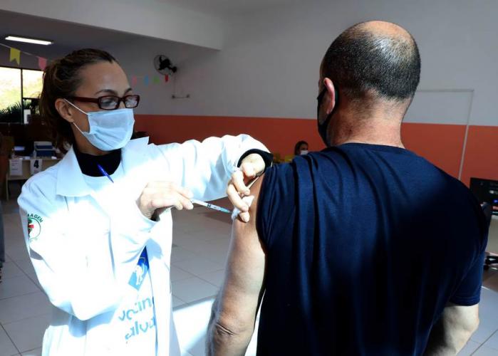 Paraná imunizou mais de 60% da população adulta contra Covid-19 com ao menos uma dose