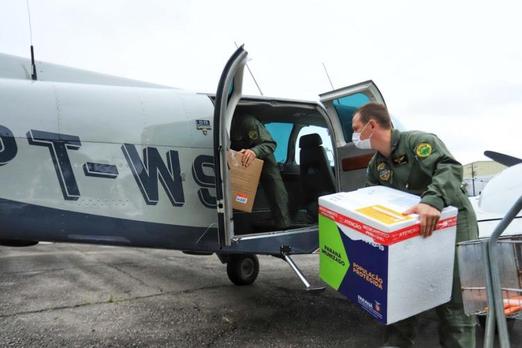 Em seis meses, aeronaves da Casa Militar somam 11 dias no ar entregando vacinas
