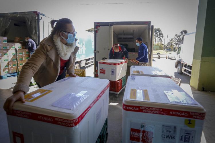 Saúde inicia distribuição de doses para aplicação no público geral; veja a distribuição por Regional