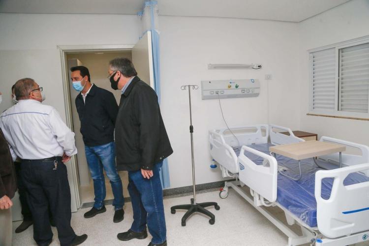 Governador visita nova unidade da Santa Casa de Paranavaí, viabilizada com recursos do Estado