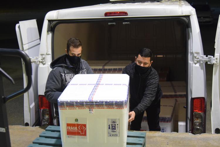 Com novo lote, Paraná garante capacidade para imunizar 80% da população adulta