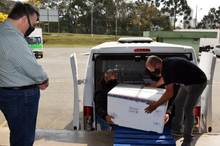 Paraná recebe 190 mil vacinas contra a Covid-19