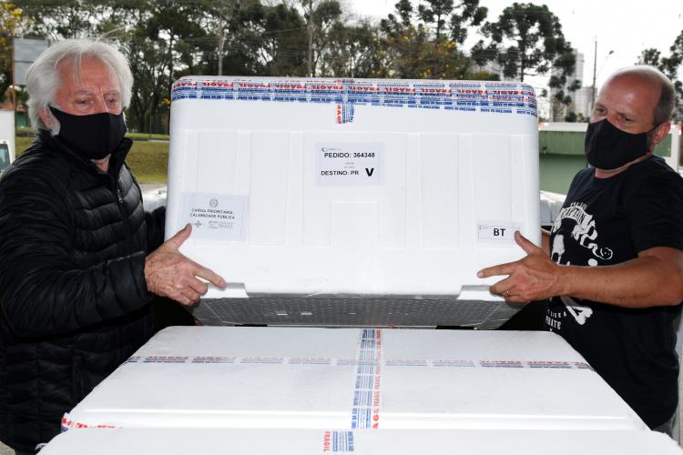 Paraná recebe 190 mil vacinas contra a Covid-19