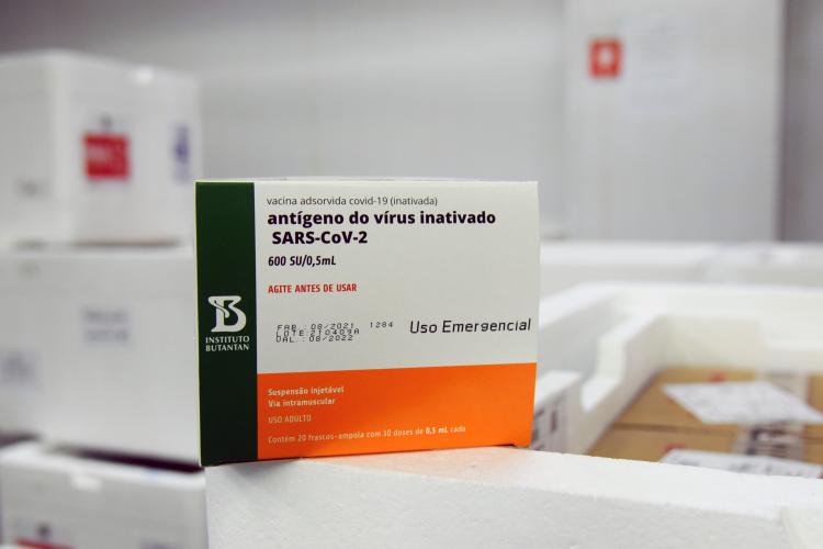 Paraná recebe 190 mil vacinas contra a Covid-19