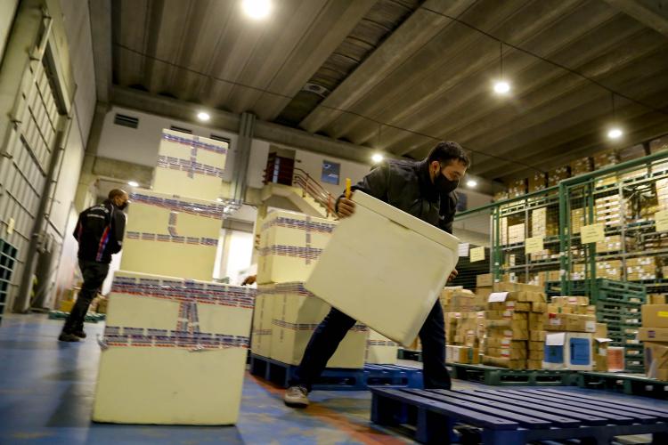 Primeiras doses exclusivas para adolescentes de 12 a 17 anos chegam ao Paraná