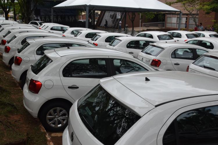 Estado entrega 47 veículos para a Saúde da Região de Umuarama e assina convênio de R$ 5 milhões