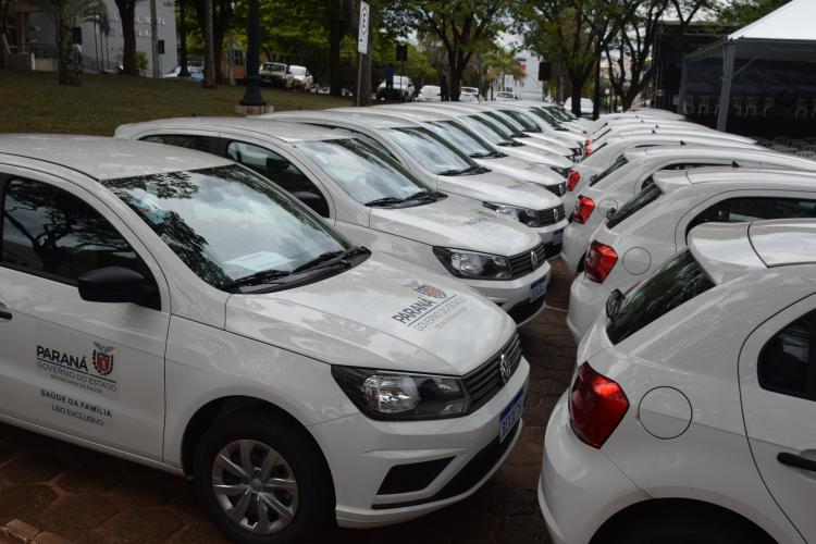 Estado entrega 47 veículos para a Saúde da Região de Umuarama e assina convênio de R$ 5 milhões