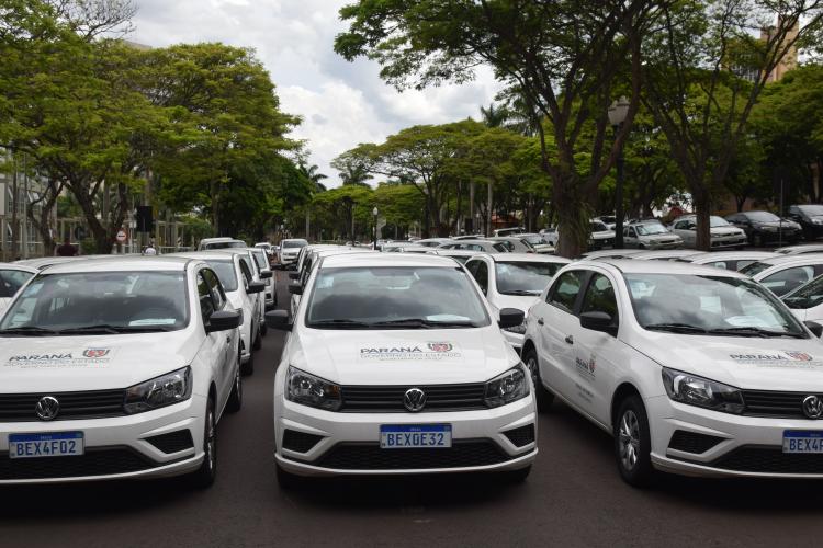 Estado entrega 47 veículos para a Saúde da Região de Umuarama e assina convênio de R$ 5 milhões