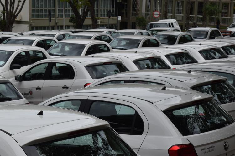 Estado entrega 47 veículos para a Saúde da Região de Umuarama e assina convênio de R$ 5 milhões