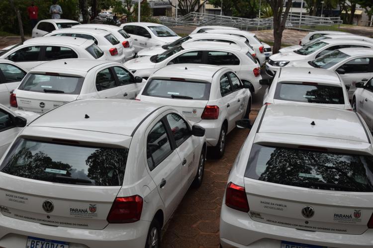 Estado entrega 47 veículos para a Saúde da Região de Umuarama e assina convênio de R$ 5 milhões