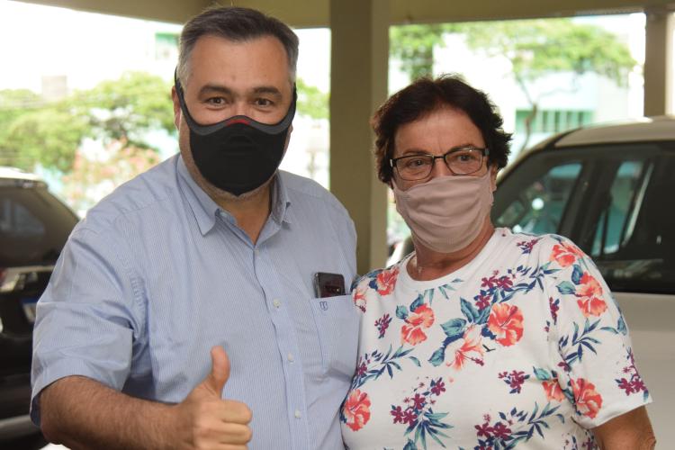 Estado entrega 47 veículos para a Saúde da Região de Umuarama e assina convênio de R$ 5 milhões