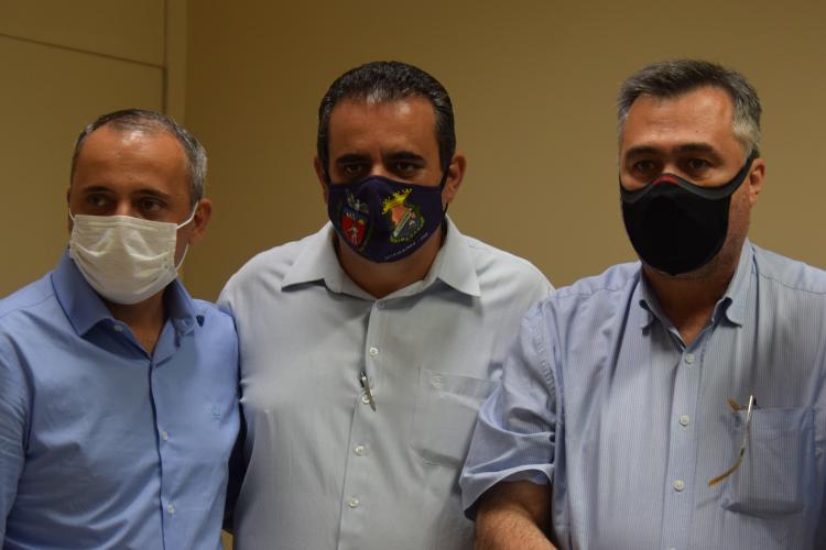 Estado entrega 47 veículos para a Saúde da Região de Umuarama e assina convênio de R$ 5 milhões