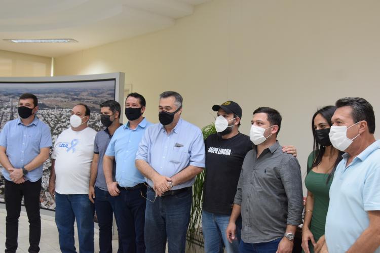 Estado entrega 47 veículos para a Saúde da Região de Umuarama e assina convênio de R$ 5 milhões