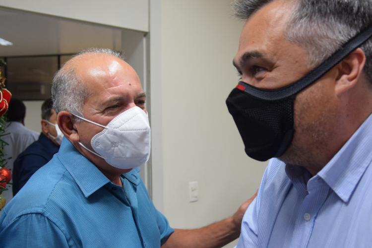 Estado entrega 47 veículos para a Saúde da Região de Umuarama e assina convênio de R$ 5 milhões