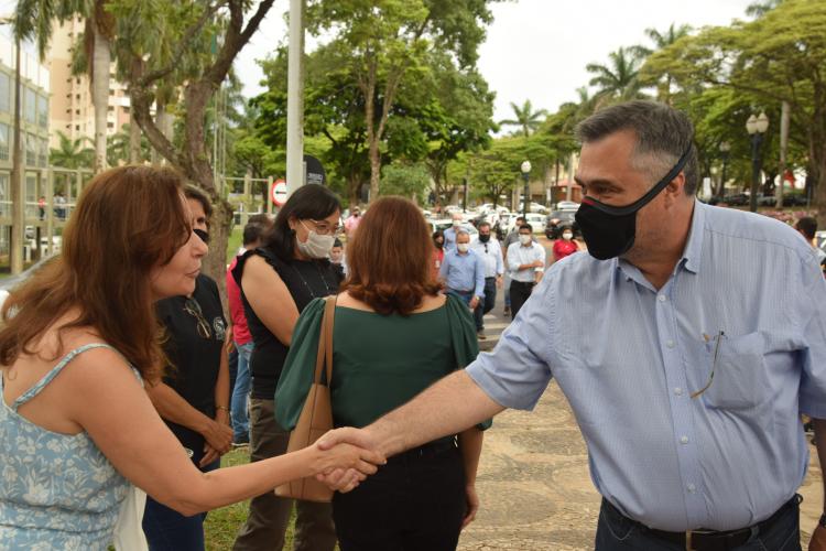 Estado entrega 47 veículos para a Saúde da Região de Umuarama e assina convênio de R$ 5 milhões