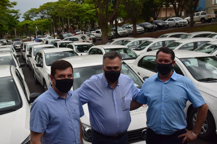 Estado entrega 47 veículos para a Saúde da Região de Umuarama e assina convênio de R$ 5 milhões