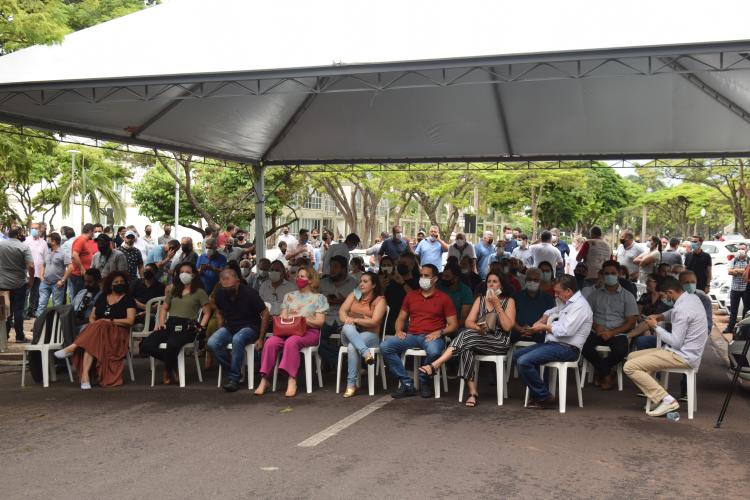 Estado entrega 47 veículos para a Saúde da Região de Umuarama e assina convênio de R$ 5 milhões