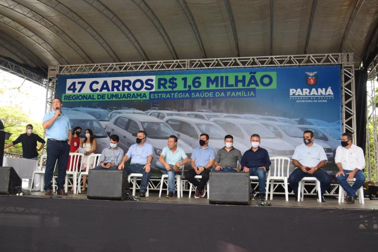 Estado entrega 47 veículos para a Saúde da Região de Umuarama e assina convênio de R$ 5 milhões