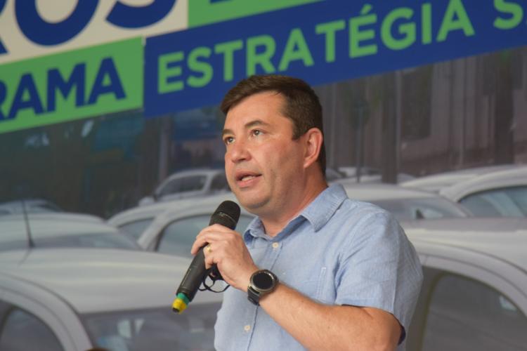 Estado entrega 47 veículos para a Saúde da Região de Umuarama e assina convênio de R$ 5 milhões