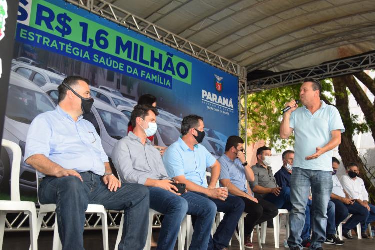 Estado entrega 47 veículos para a Saúde da Região de Umuarama e assina convênio de R$ 5 milhões