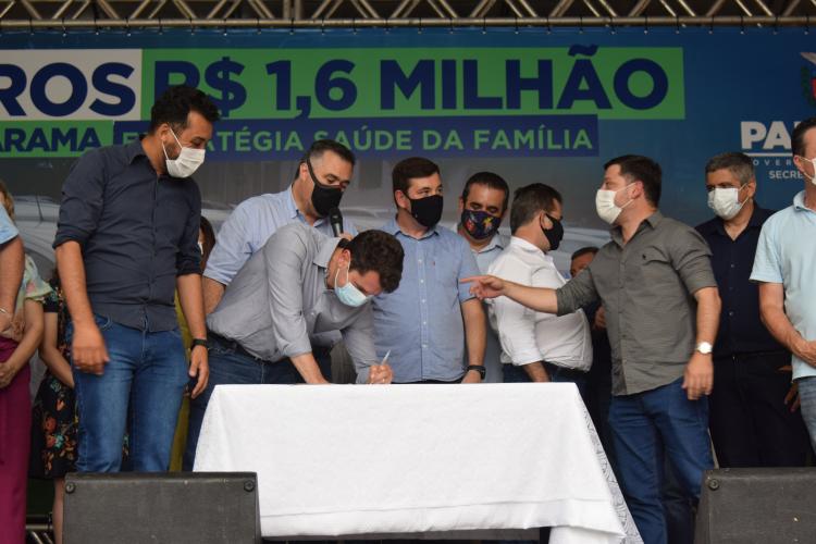Estado entrega 47 veículos para a Saúde da Região de Umuarama e assina convênio de R$ 5 milhões