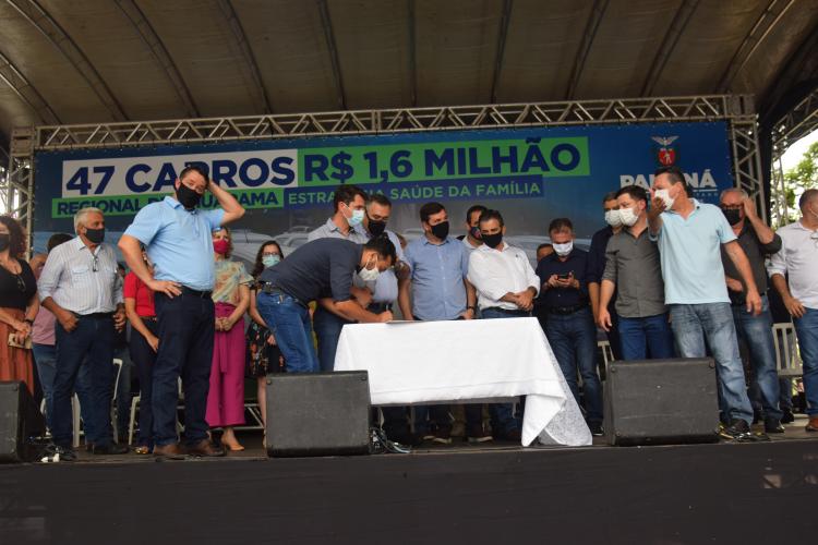 Estado entrega 47 veículos para a Saúde da Região de Umuarama e assina convênio de R$ 5 milhões