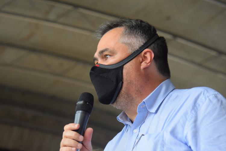 Estado entrega 47 veículos para a Saúde da Região de Umuarama e assina convênio de R$ 5 milhões