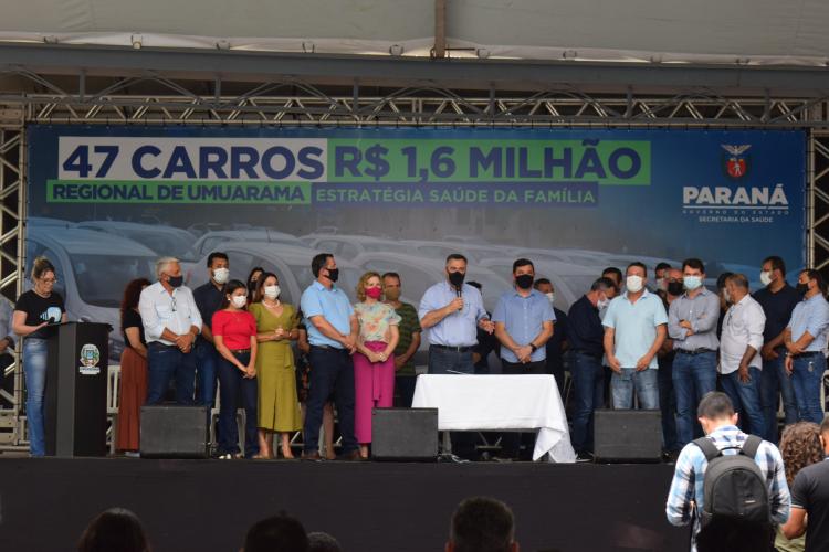 Estado entrega 47 veículos para a Saúde da Região de Umuarama e assina convênio de R$ 5 milhões