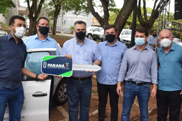 Estado entrega 47 veículos para a Saúde da Região de Umuarama e assina convênio de R$ 5 milhões