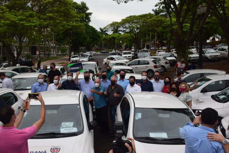 Estado entrega 47 veículos para a Saúde da Região de Umuarama e assina convênio de R$ 5 milhões