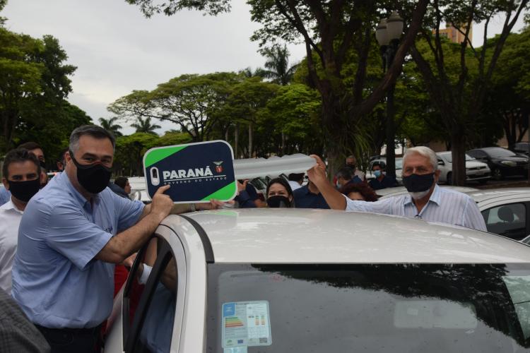 Estado entrega 47 veículos para a Saúde da Região de Umuarama e assina convênio de R$ 5 milhões