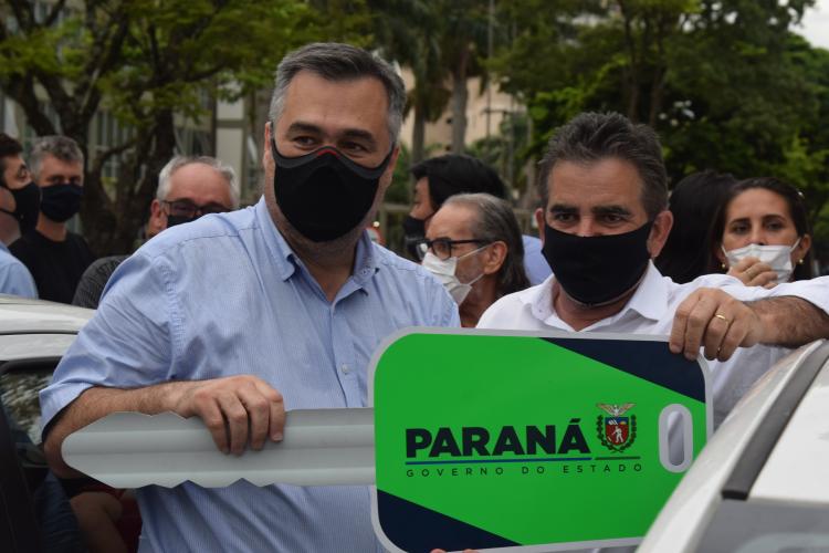 Estado entrega 47 veículos para a Saúde da Região de Umuarama e assina convênio de R$ 5 milhões