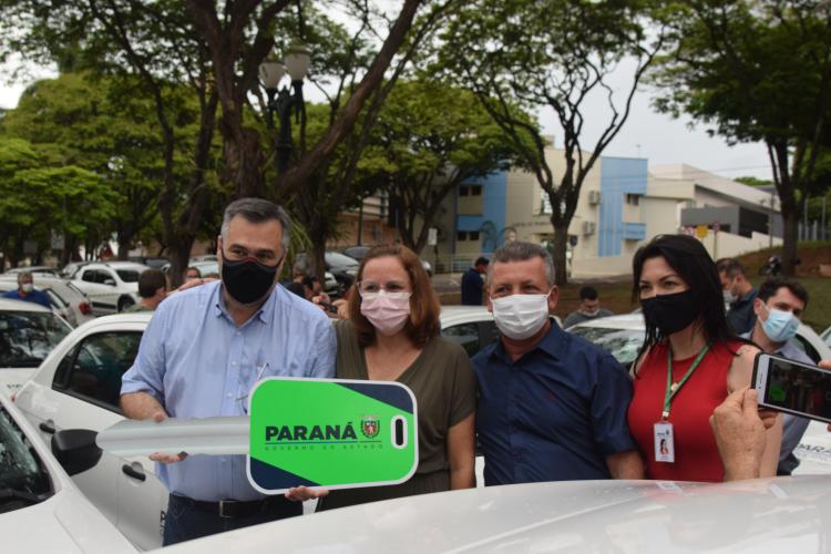 Estado entrega 47 veículos para a Saúde da Região de Umuarama e assina convênio de R$ 5 milhões
